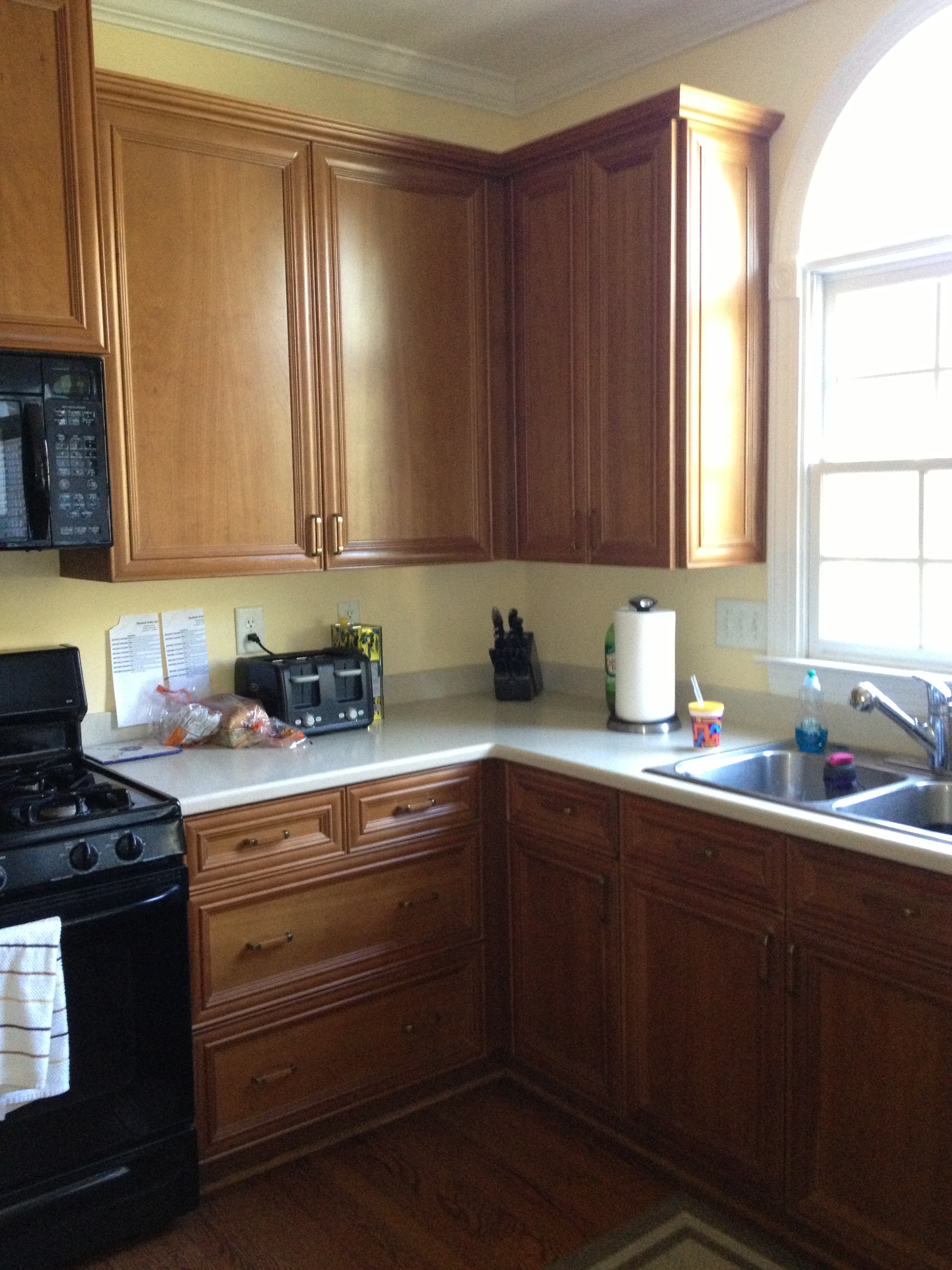 Before Charlotte Remodeling Contractor remodels kitchen